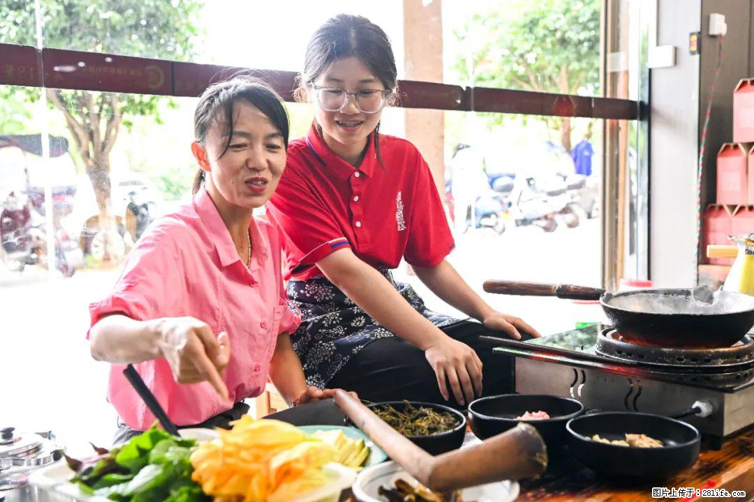 全网追的“扁担女孩”，找了一份暑假工，时薪12元 - 朔州生活资讯 - 朔州28生活网 shuozhou.28life.com