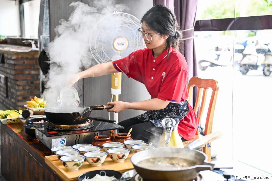 全网追的“扁担女孩”，找了一份暑假工，时薪12元 - 朔州生活资讯 - 朔州28生活网 shuozhou.28life.com